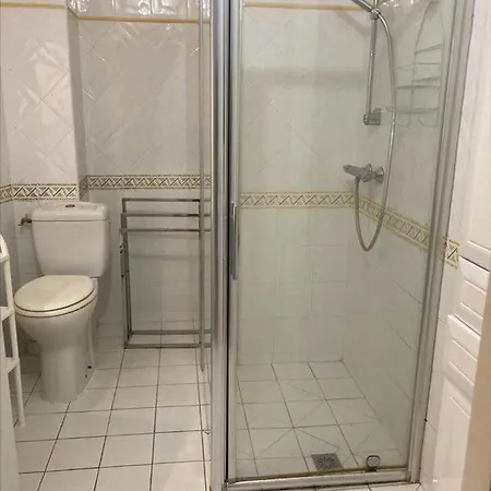 Studio Climatise Avec Piscine Et Grande Terrasse En Rez-de-chaussee