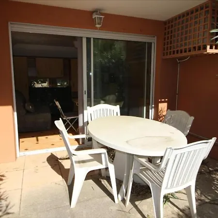 Studio Climatise Avec Piscine Et Grande Terrasse En Rez-de-chaussee * Sainte-Maxime