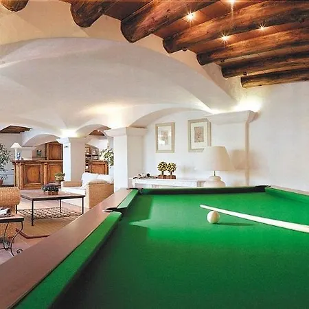 Studio Climatise Avec Piscine Et Grande Terrasse En Rez-de-chaussee *