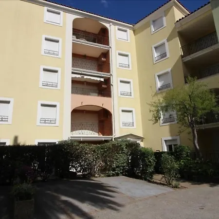 Studio Climatise Avec Piscine Et Grande Terrasse En Rez-de-chaussee * Sainte-Maxime