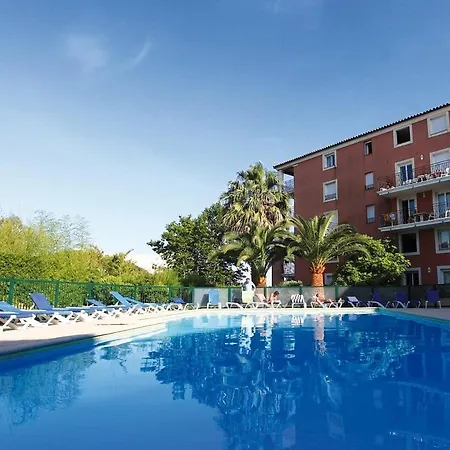 Studio Climatise Avec Piscine Et Grande Terrasse En Rez-de-chaussee